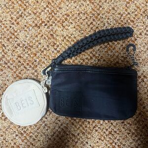 BÉIS Sport Wristlet Set